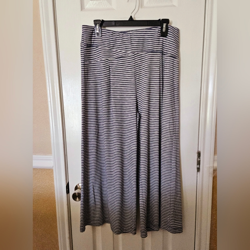 Democracy Navy & white striped crop pants, wide leg, size L